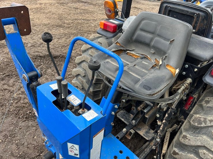 2015-new-holland-workmaster-37-image-16