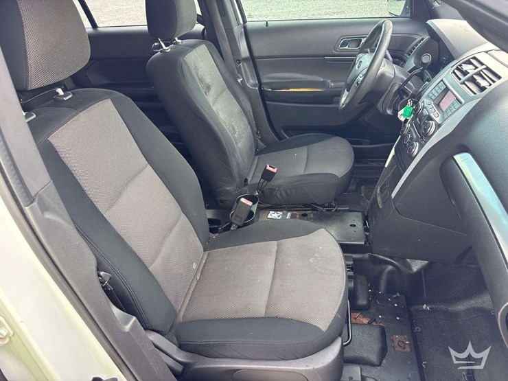2013-ford-explorer-image-21