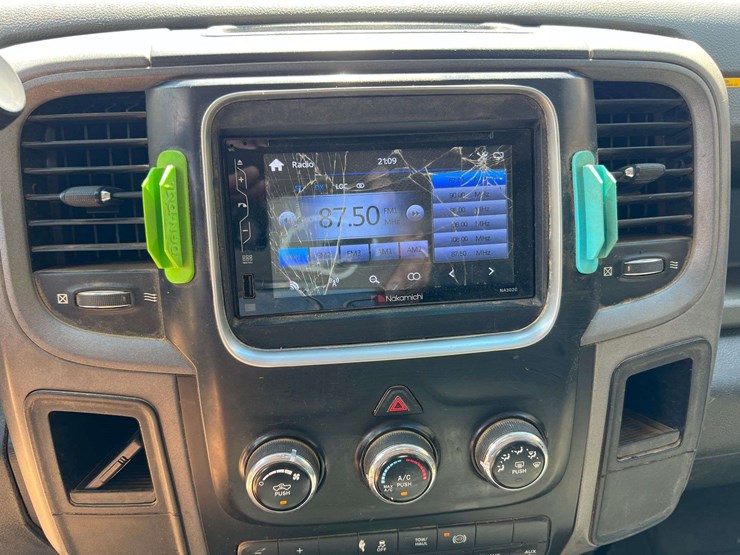 2015-dodge-3500-image-17