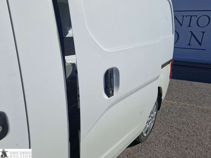 2017-nissan-nv200-image-14