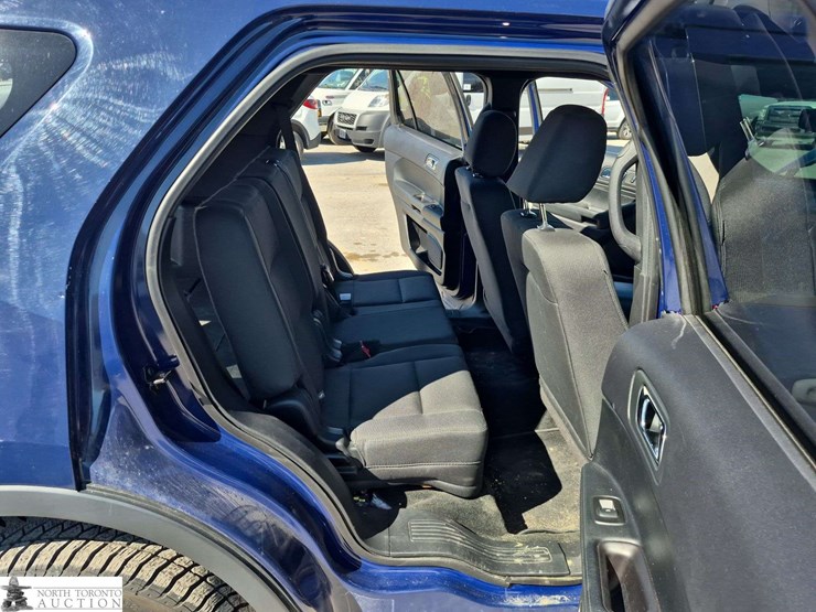 2017-ford-explorer-image-25