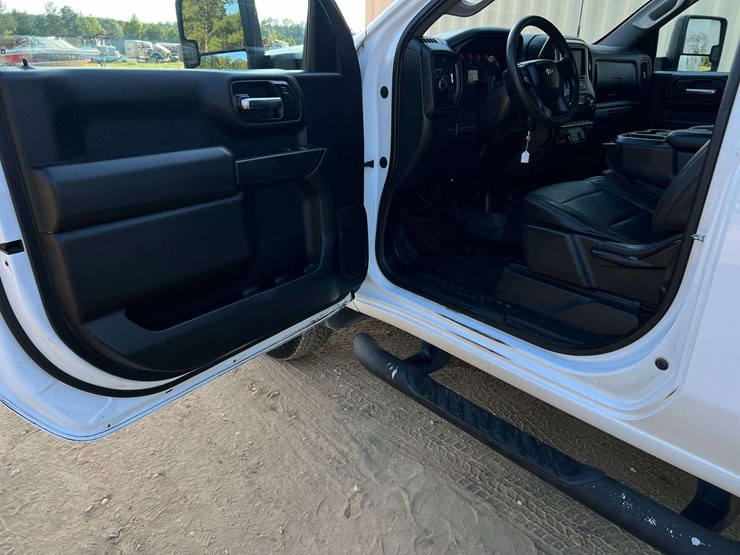 2021-chevrolet-3500hd-image-9
