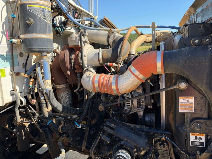2021-peterbilt-348-image-9