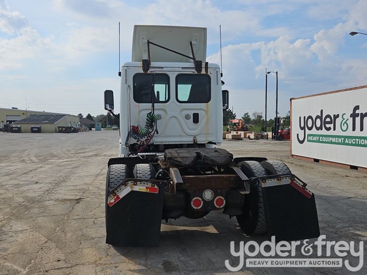 2017-freightliner-cascadia-113-image-5