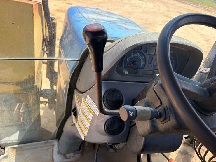 2004-new-holland-ts100a-image-14