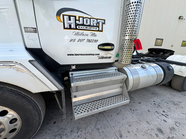 2022-kenworth-t680-image-13