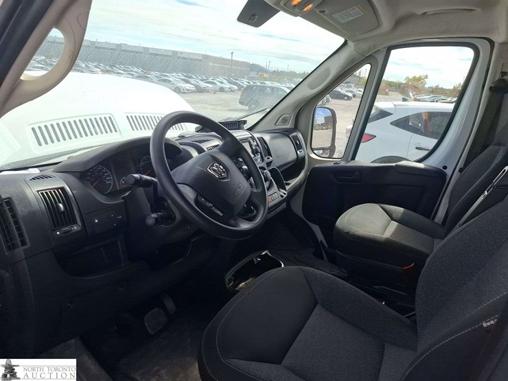non-operable-2017-ram-promaster-cargo-van-image-9