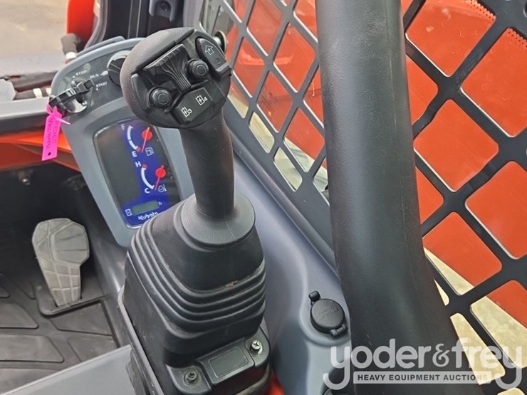 2024-kubota-ssv65-image-53