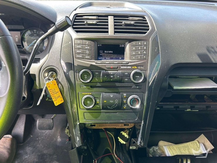 2018-ford-explorer-image-18