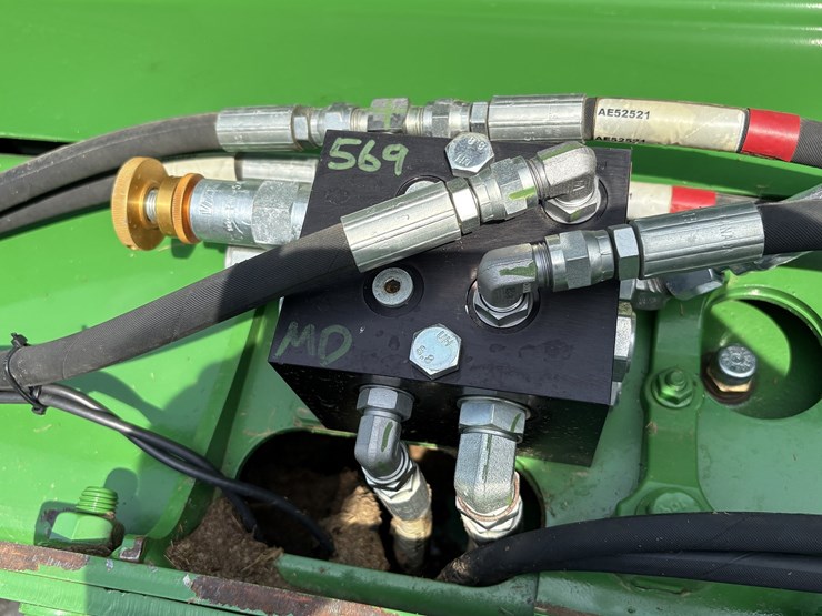 2016-john-deere-569-image-12