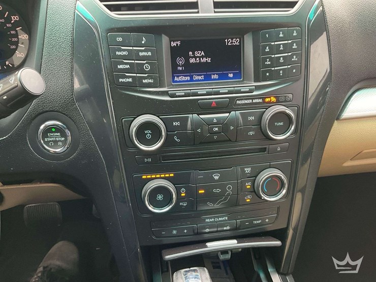 2017-ford-explorer-image-14