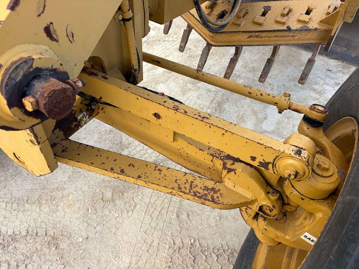 2001-caterpillar-12h-image-21