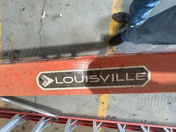 #42115-•-louisville-15'-step-ladder-image-4