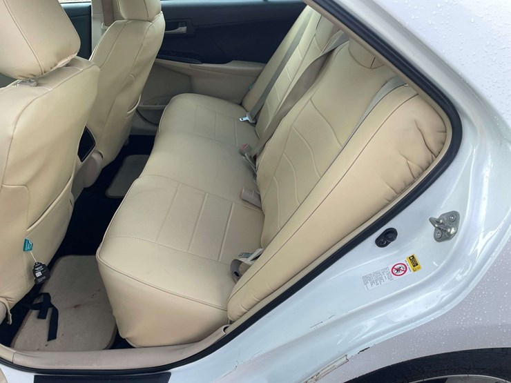 2014-toyota-camry-le-4-door-sedan-(170,014-miles)-image-14