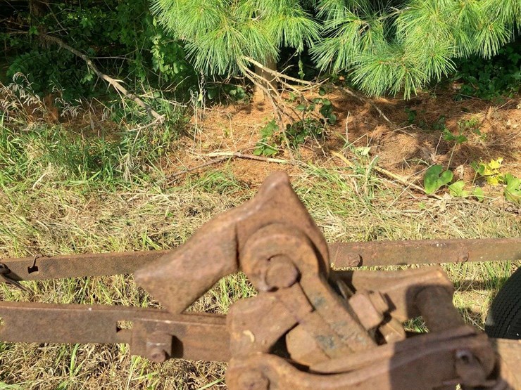 tractor-drawn-pull-type-moldboard-plow-image-5