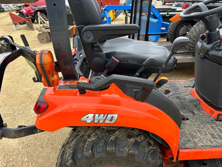 2024-kubota-bx2380-image-7