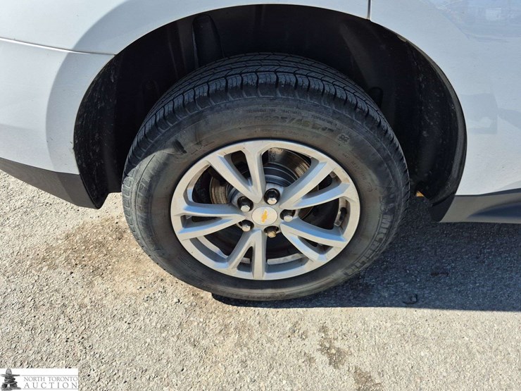 2017-chevrolet-equinox-image-22