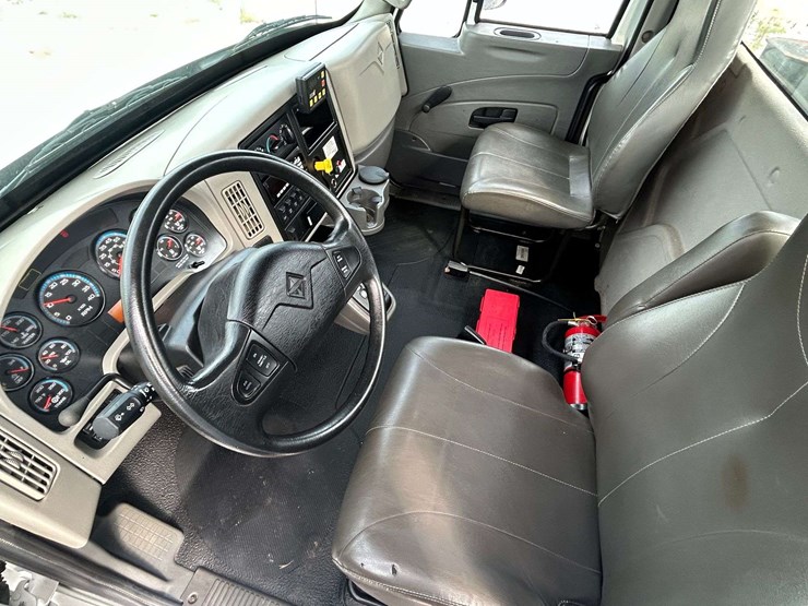 2019-international-durastar-4300-image-42