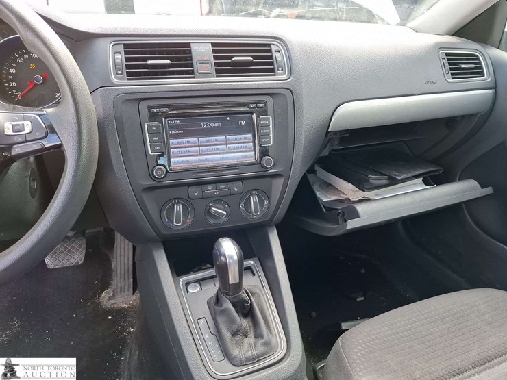 non-operable-2015-volkswagen-jetta-tdi-trendline-plus-4dr-sedan-6a-image-10