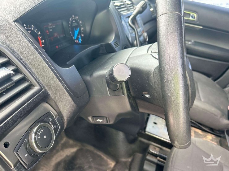 2016-ford-explorer-image-15