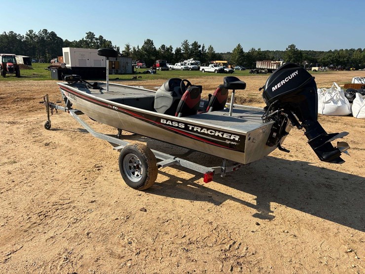 2010-bassmaster-pro-16-freshwater-boat-w/-trailer-image-2