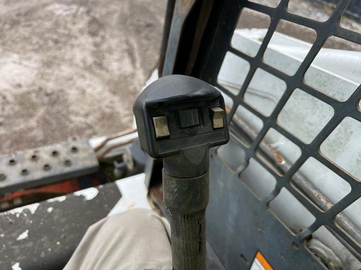 2004-bobcat-t180-image-21