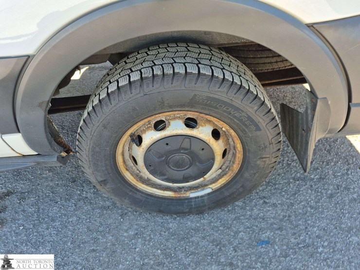 2015-ford-transit-image-21