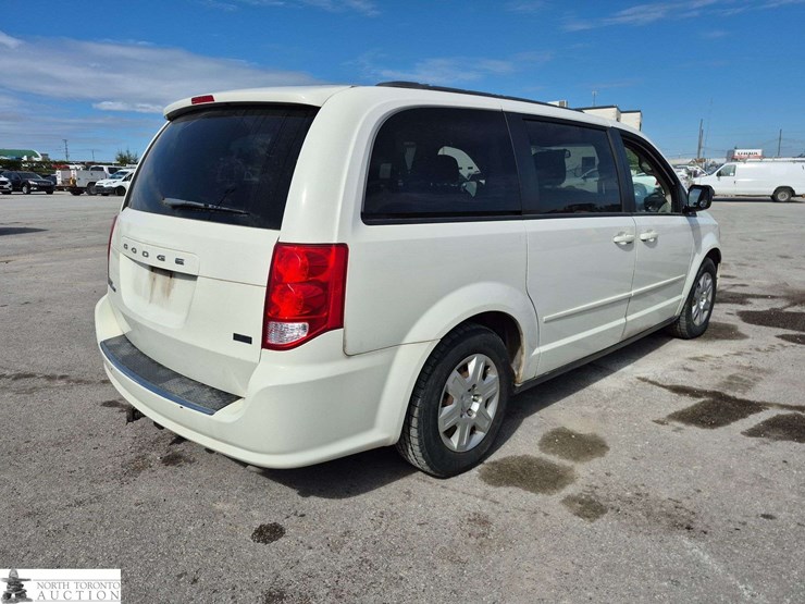 2011-dodge-grand-caravan-se-image-5
