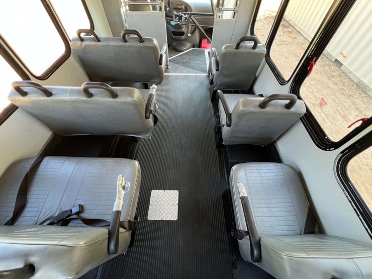 2006-ford-e350-image-39