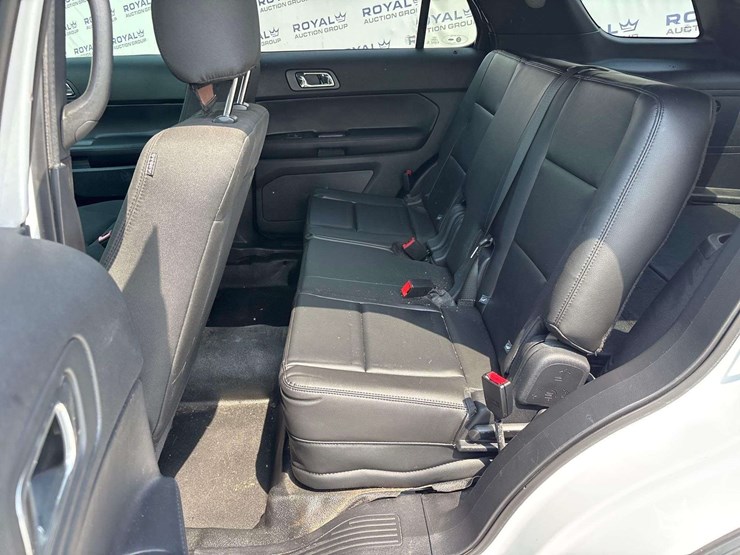 2016-ford-explorer-image-17