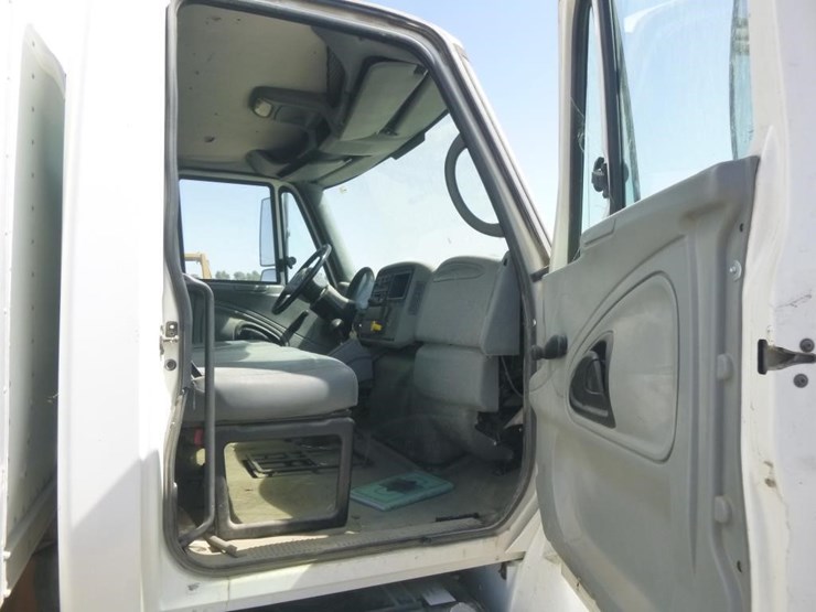 2005-international-durastar-4200-image-17