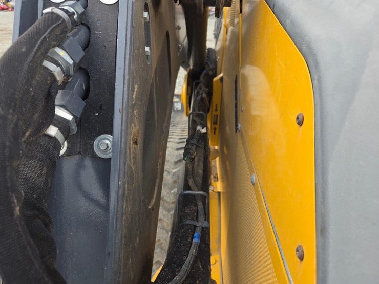 2018-deere-333g-image-24