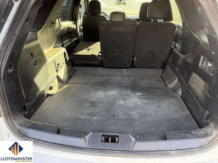 2021-ford-explorer-image-29