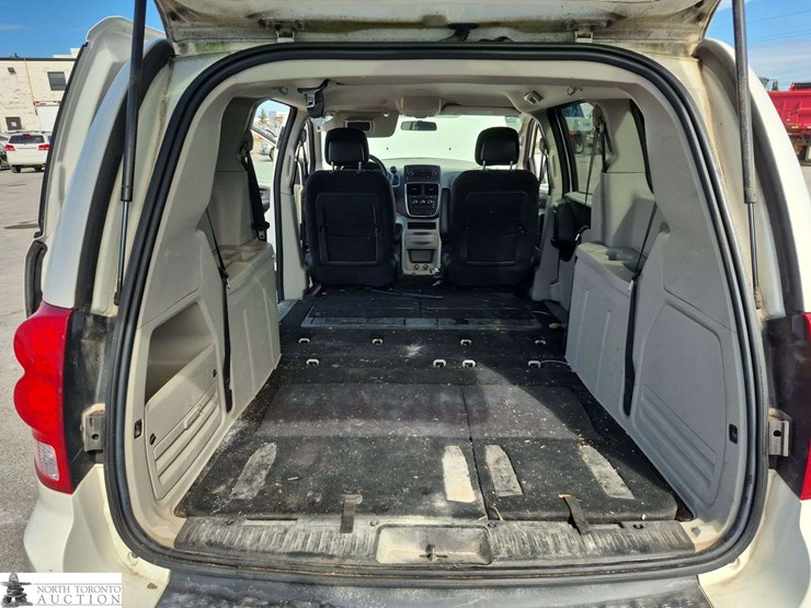 2011-dodge-grand-caravan-se-image-22
