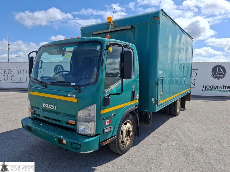 2014-isuzu-nqr-image-1