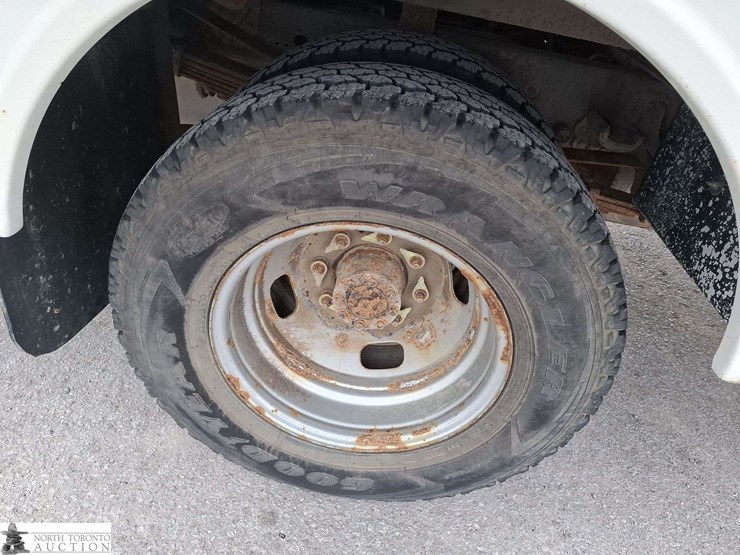 2012-ford-f350-image-26