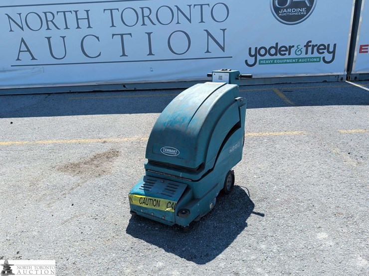non-operable-tennant-2550-floor-scrubber-image-1