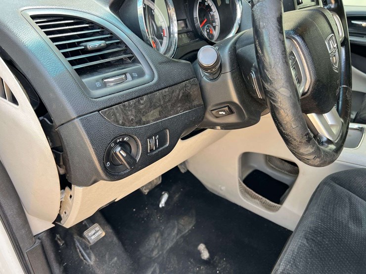 2013-dodge-grand-caravan-image-11