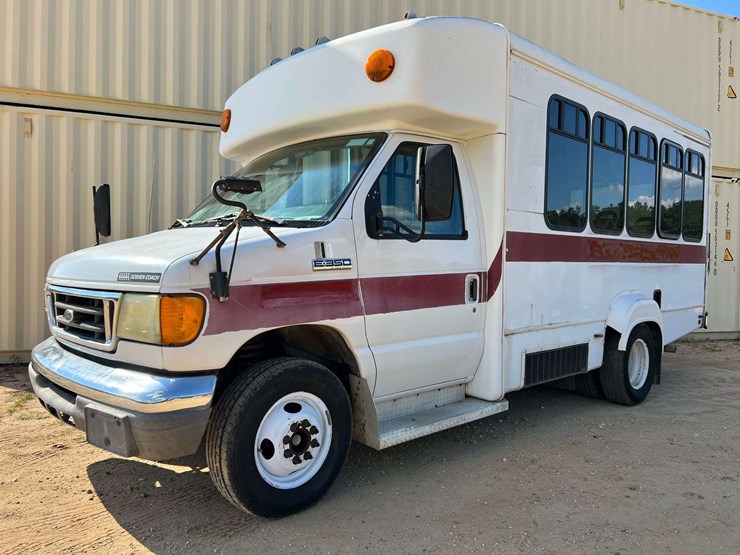 2006-ford-e350-image-1