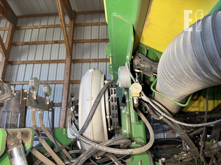 2013-john-deere-db60-image-44
