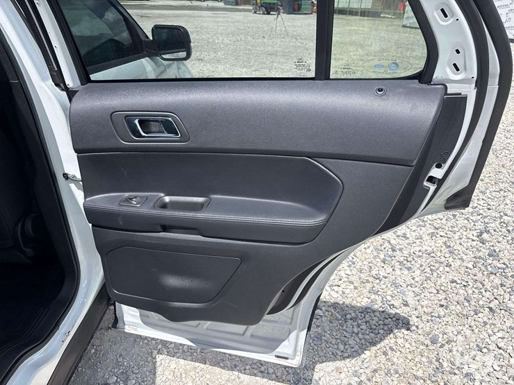 2016-ford-explorer-image-20