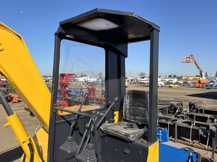 komatsu-pc28uu-image-22