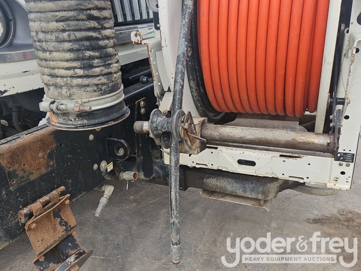 2012-vactor-2100-image-67