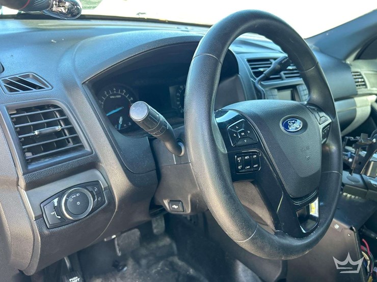2016-ford-explorer-image-9
