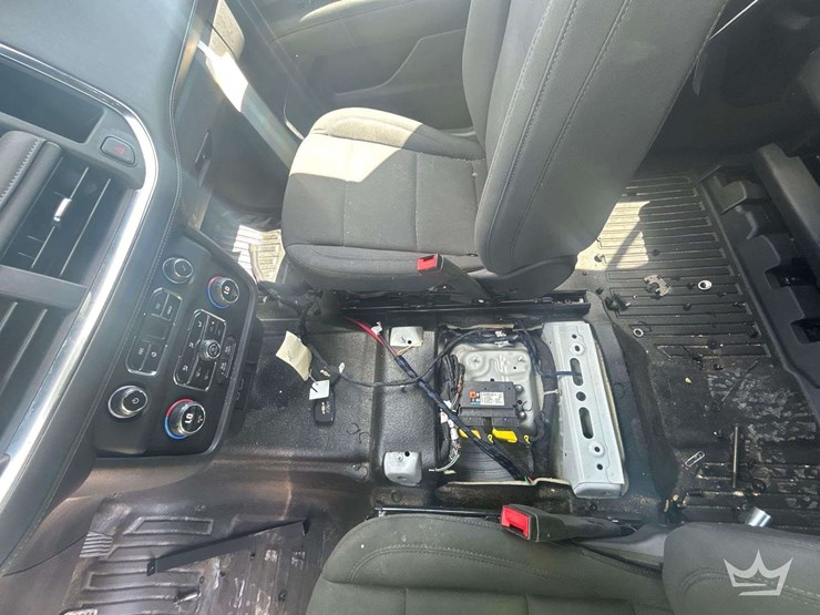 2023-chevrolet-tahoe-image-18