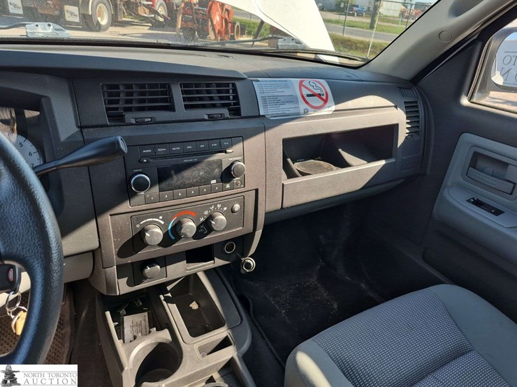2011-dodge-dakota-image-12