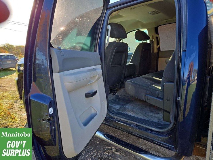 2012-chevrolet-silverado-2500hd-image-23