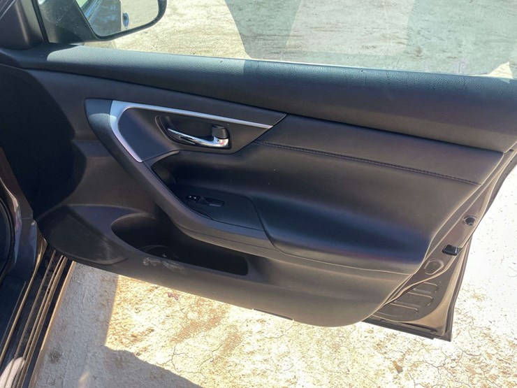2015-nissan-altima-s-4-door-sedan-(149,037-miles)-image-17