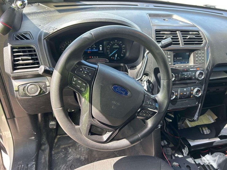 2018-ford-explorer-image-13