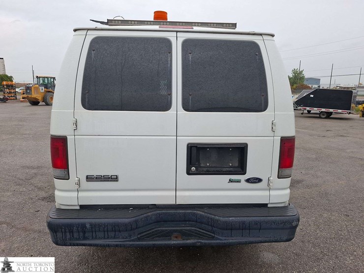 2009-ford-cargo-image-6